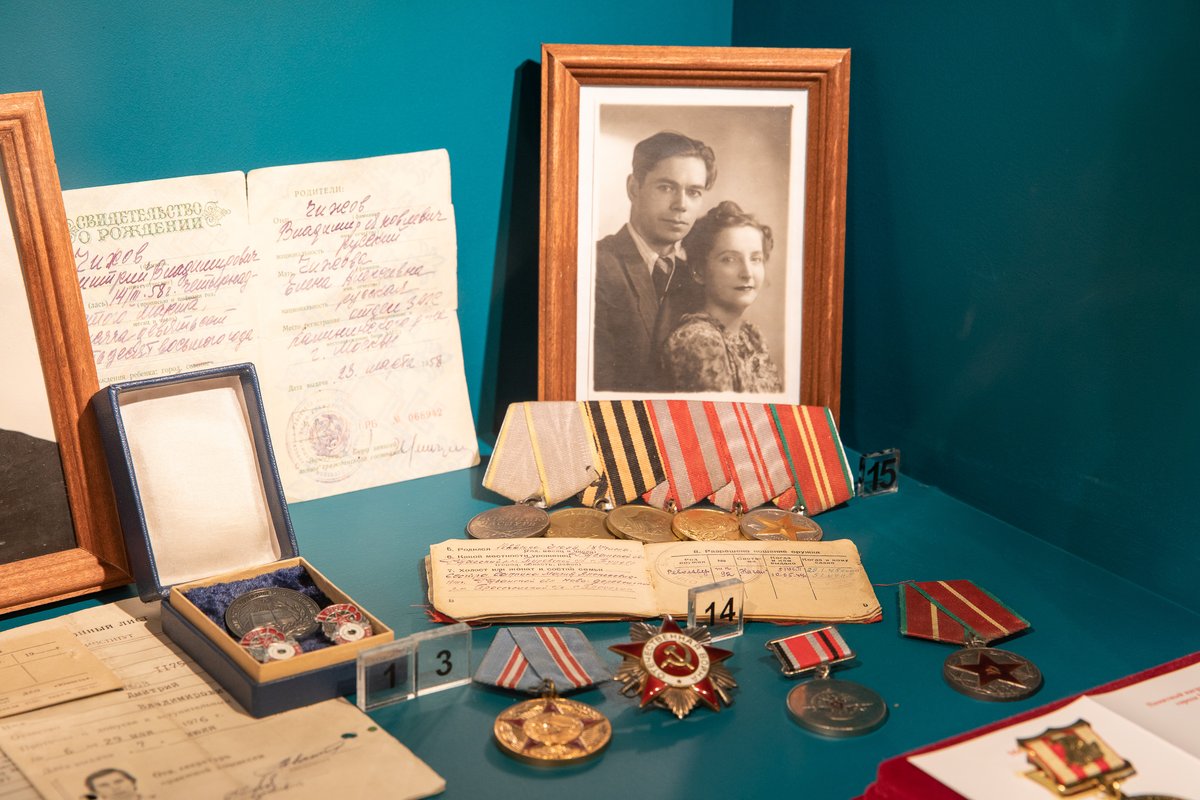 Школьные музеи Москвы представили свои экспонаты в Музее Победы