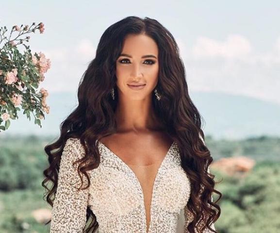 «Шикарная фигура»: Бузова восхитила фанатов фото в бикини из бани