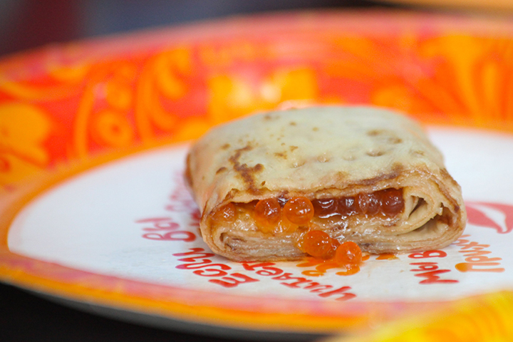 Диетолог Писарева рассказала, кому опасно есть блины