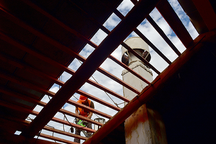 Поврежденный участок крыши на улице Маросейке восстановят в рамках программы капремонта