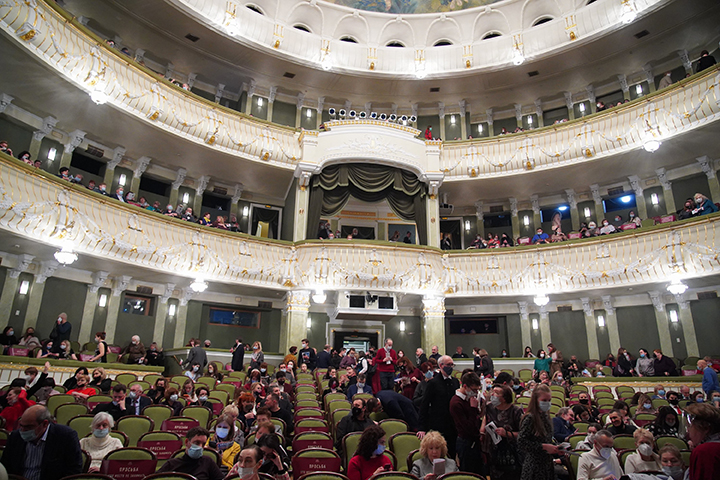 Депкульт Москвы выразил надежду на увеличение заполняемости театров к концу марта