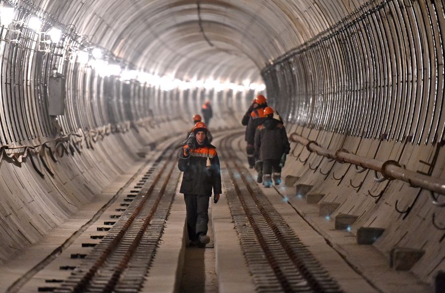 Строители в тоннеле к станции «Воронцовская»