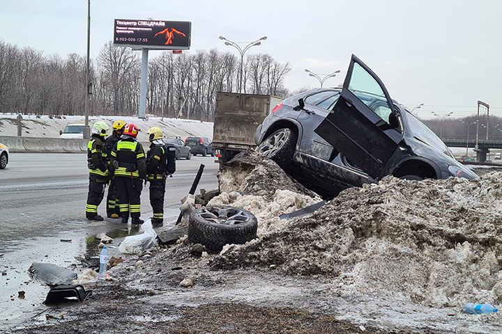 Столкновение двух автомобилей произошло на внутренней стороне МКАД