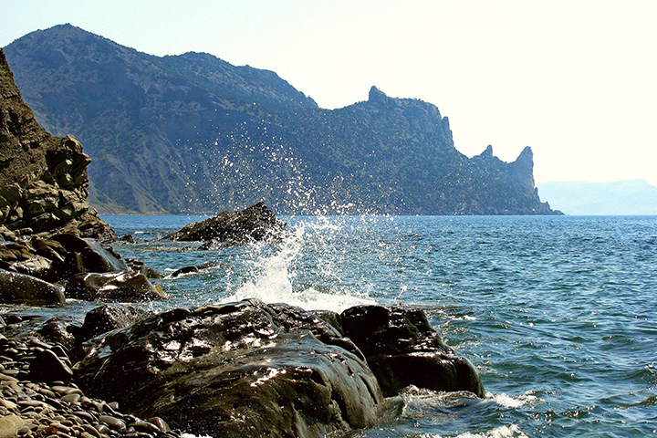 Аксенов сообщил о гибели пяти человек в результате шторма в Крыму