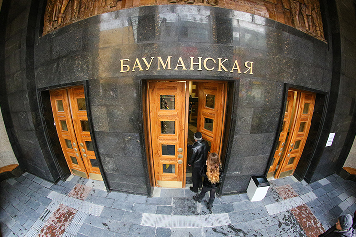 Мужчину госпитализировали после избиения возле метро «Бауманская»