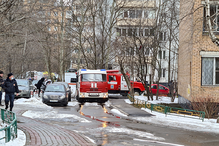Штаб помощи пострадавшим развернули на месте взрыва жилого дома в Химках