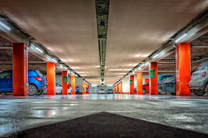 Москвичи купили у города около 270 машино-мест со скидкой в 2021 году