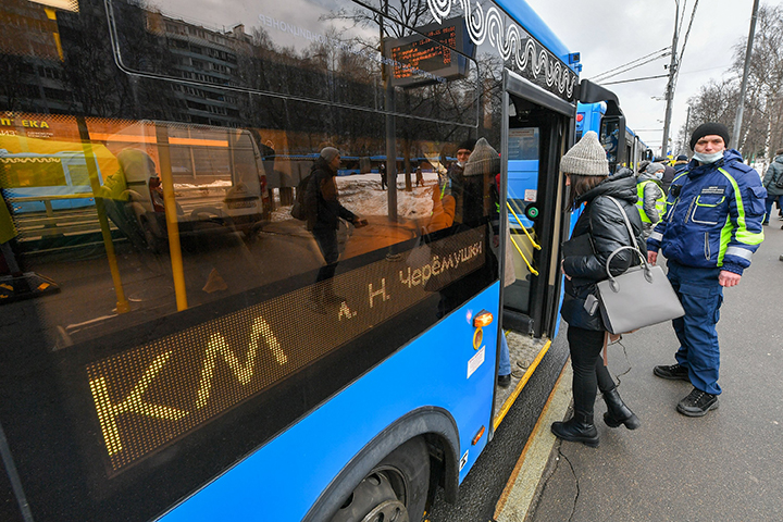 Около 220 тысяч человек перевезли автобусы в период закрытия участка Калужско-Рижской линии