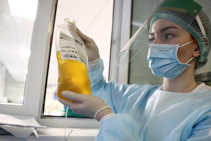 Вирусолог рассказал, почему плазма вакцинированного донора может быть лучше переболевшего COVID-19