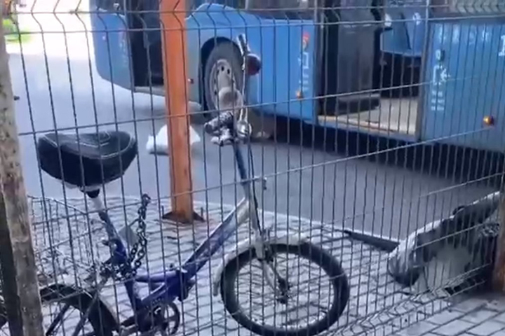 Автобус сбил женщину на северо-западе Москвы