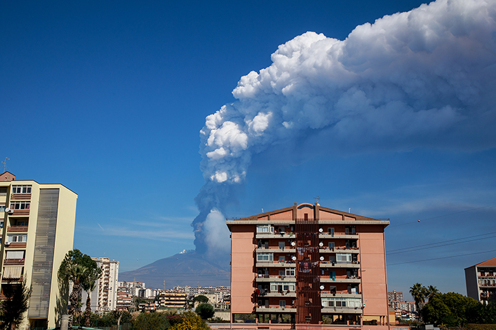 Аэропорт сицилийской Катании отменил все рейсы из-за извержения вулкана Этна