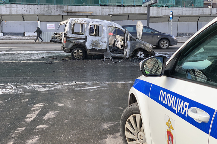 Движение на Хорошевском шоссе восстановили после инцидента с горящим автомобилем
