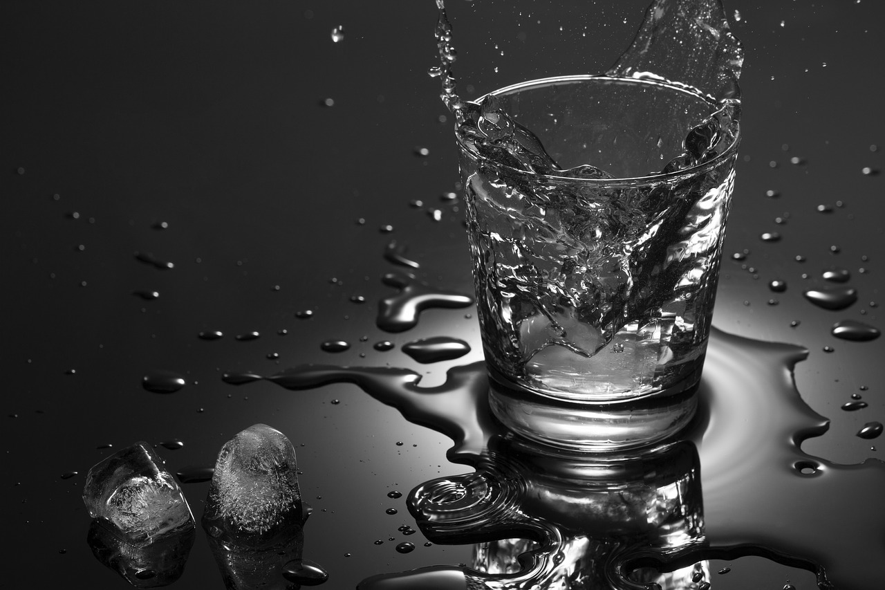 Врач рассказал, к каким последствиям может привести бесконтрольное употребление льда