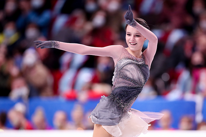 Фигуристка Анна Щербакова выиграла этап Гран-при в Гренобле и вышла в финал серии