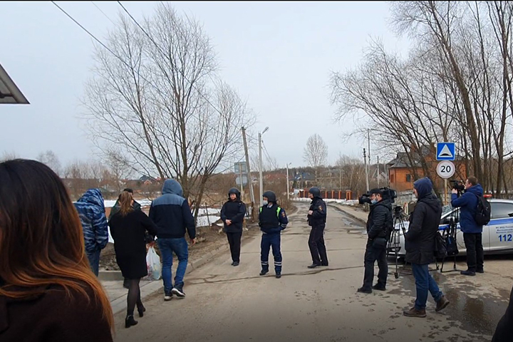 Начался штурм дома с забаррикадировавшимся стрелком в Мытищах