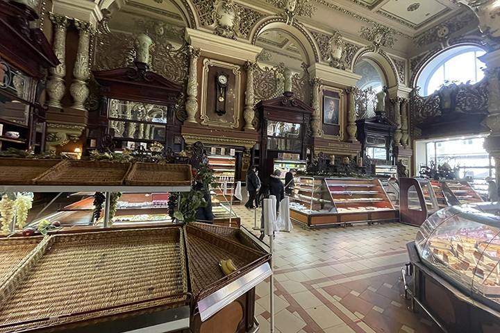 Мосгорнаследие проконтролирует сохранность фасада и интерьеров «Елисеевского»