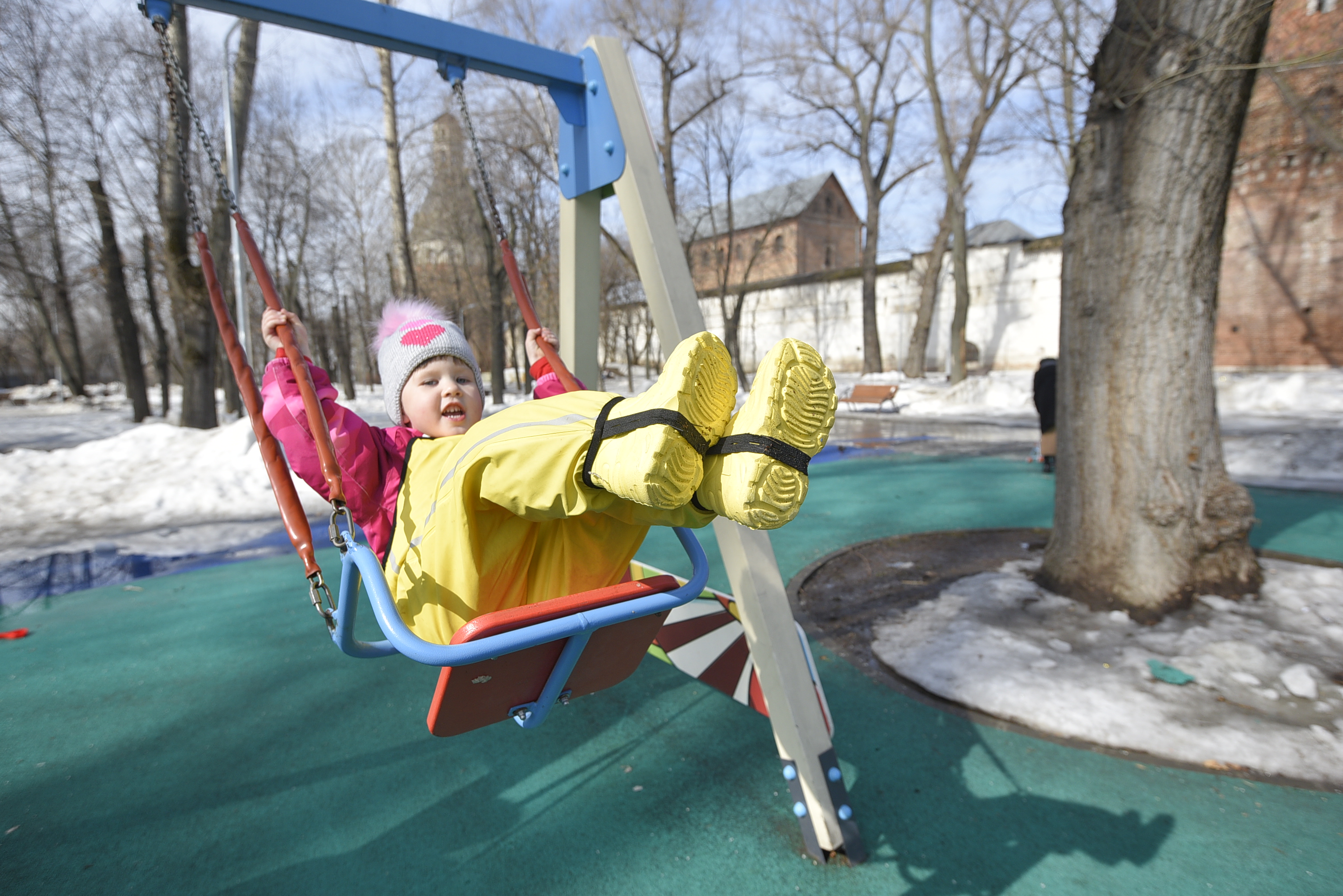 Московская прокуратура начала проверку по факту травмирования ребенка качелями