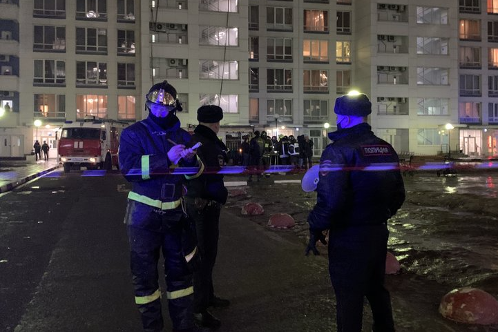 Пожар в многоэтажке на севере Москвы локализовали на площади 70 «квадратов»