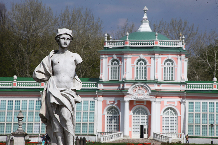 Выставка художественного стекла открылась в музее «Кусково»