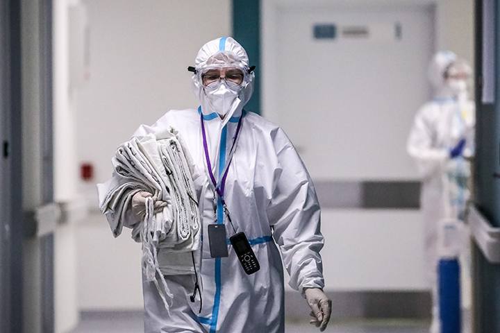 Еще 8697 случаев COVID-19 выявили в России за последние сутки