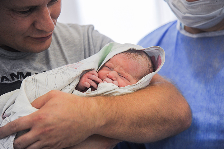 Минимальное число детей с 2000-го родилось в России в 2022 году