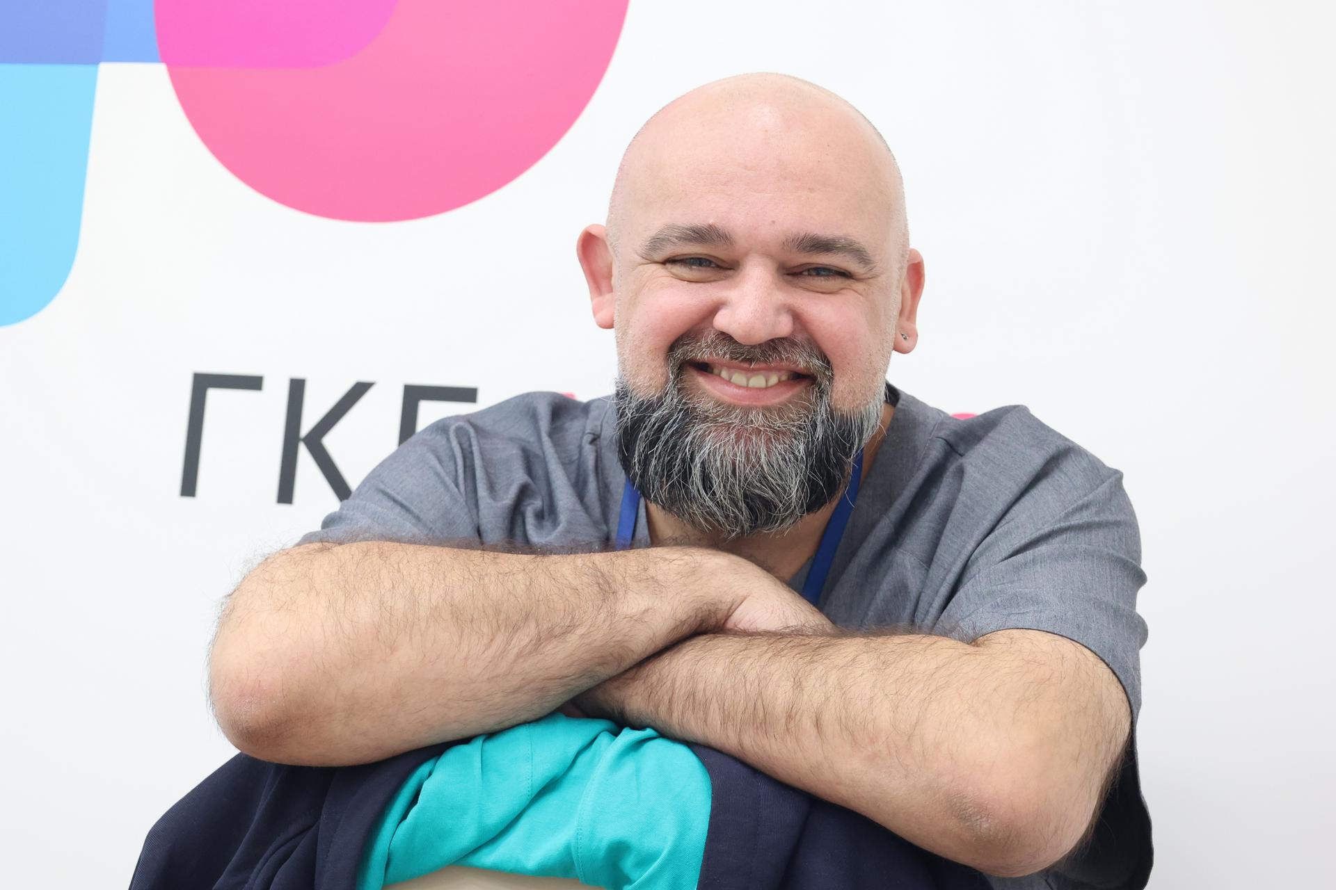 Денис Проценко поблагодарил столичных учителей и рассказал о вакцинации