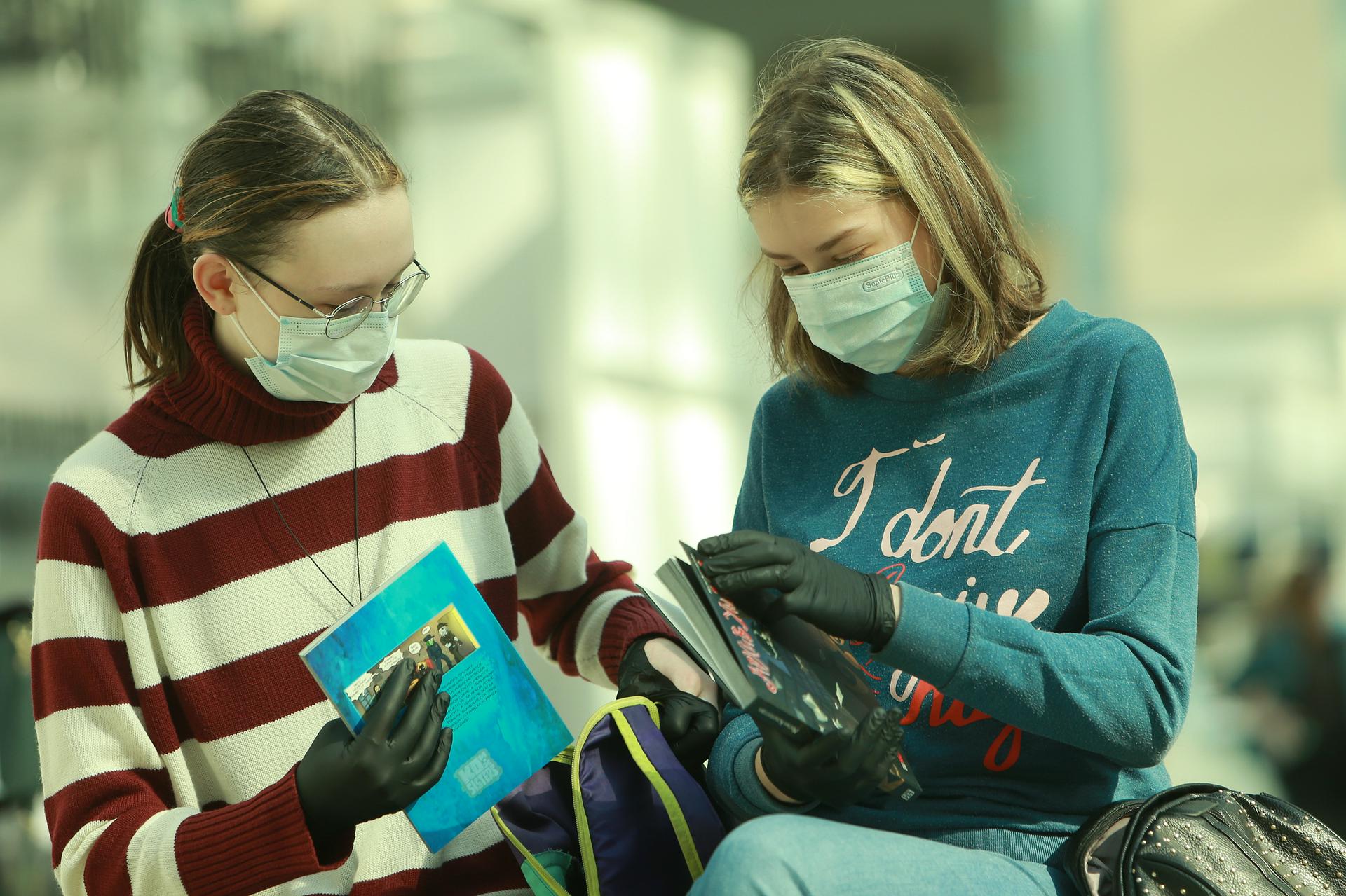 Роспотребнадзор рассказал, когда отменят масочный режим в общественных местах