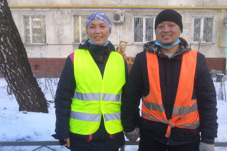 Дворника Мирланбека Декамбаева жители Лосиноостровского района и его жена Гуля