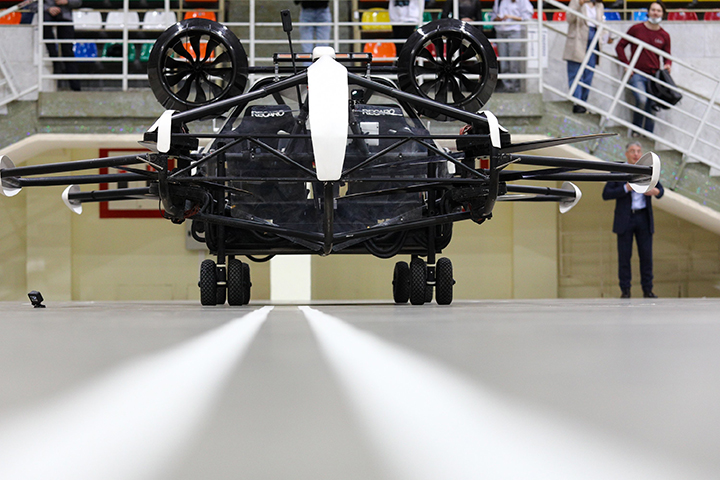 Создатель летающего такси рассказал, почему дрон лучше пилота