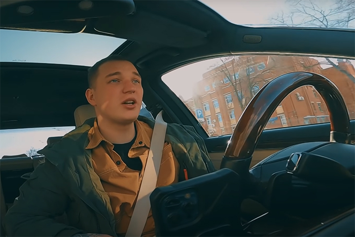 Суд не стал рассматривать иск о блокировке YouTube-аккаунта блогера Эдуарда Биля