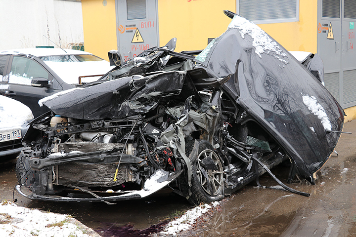 Состояние женщины, пострадавшей в ДТП на Смоленской площади, остается крайне тяжелым