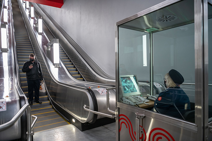 Пропавшего в столичном метро человека нашли в течение часа