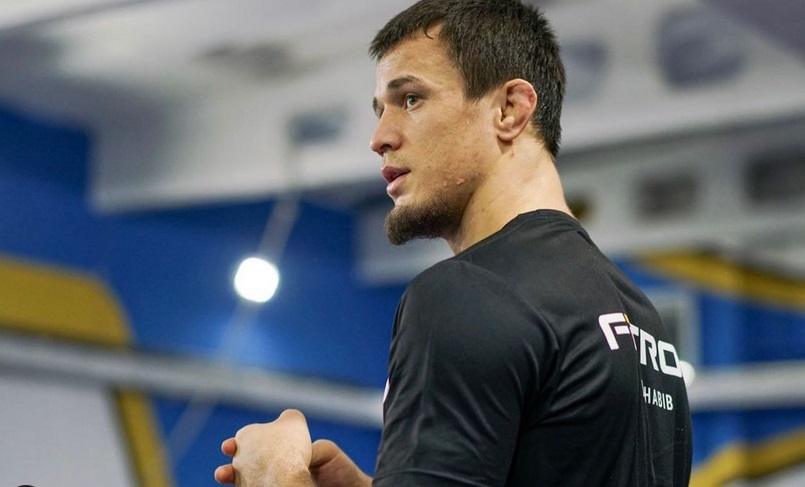 Появилось видео задержания брата Хабиба Нурмагомедова в аэропорту Шереметьево