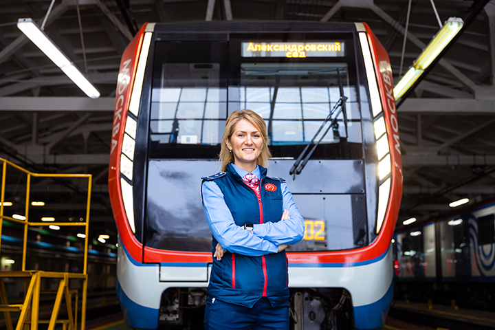Женщина — машинист метро рассказала, почему не считает эту профессию мужской