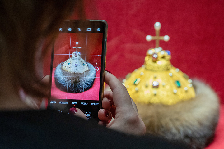 «Закат династии», «Первый» и «Мадам Пенициллин»: москвичей пригласили на выставки в апреле