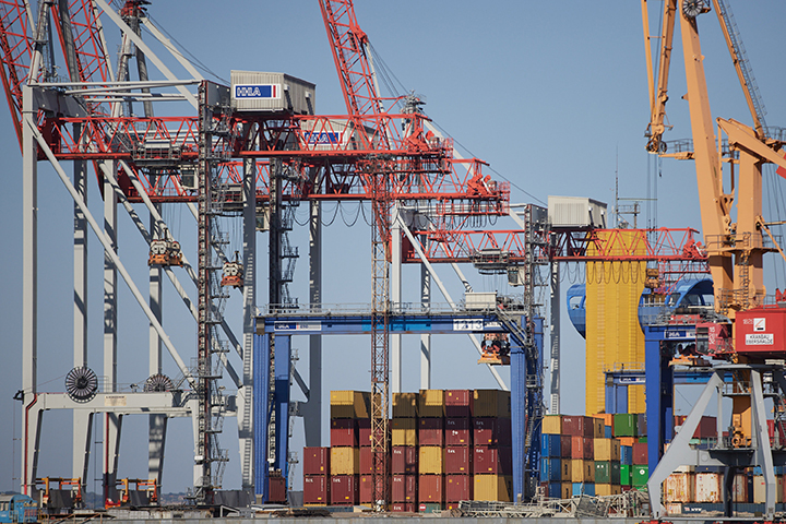 Военнослужащие РФ и ДНР эвакуировали 47 человек с заблокированных в порту Мариуполя судов