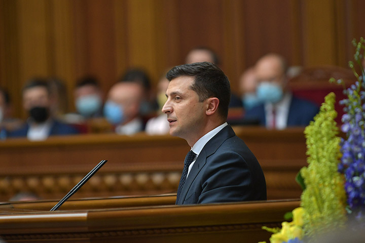 Зеленский попросил Байдена помочь Украине вступить в НАТО «не только на словах»