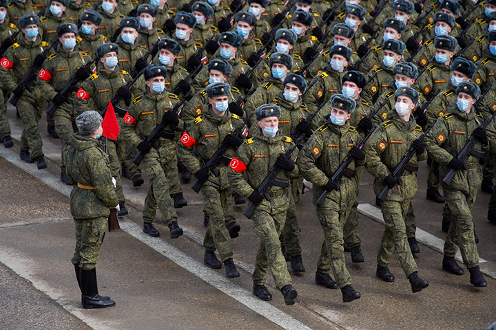 Москвичам напомнили об изменениях движения транспорта из-за репетиций парада Победы