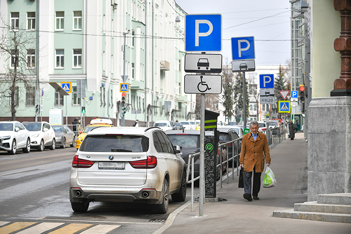 Около 85 тысяч жителей Москвы оформили резидентное разрешение на парковку
