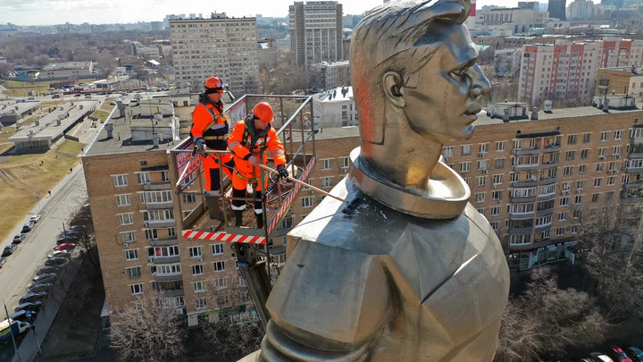 Более тысячи столичных памятников промоют до конца апреля