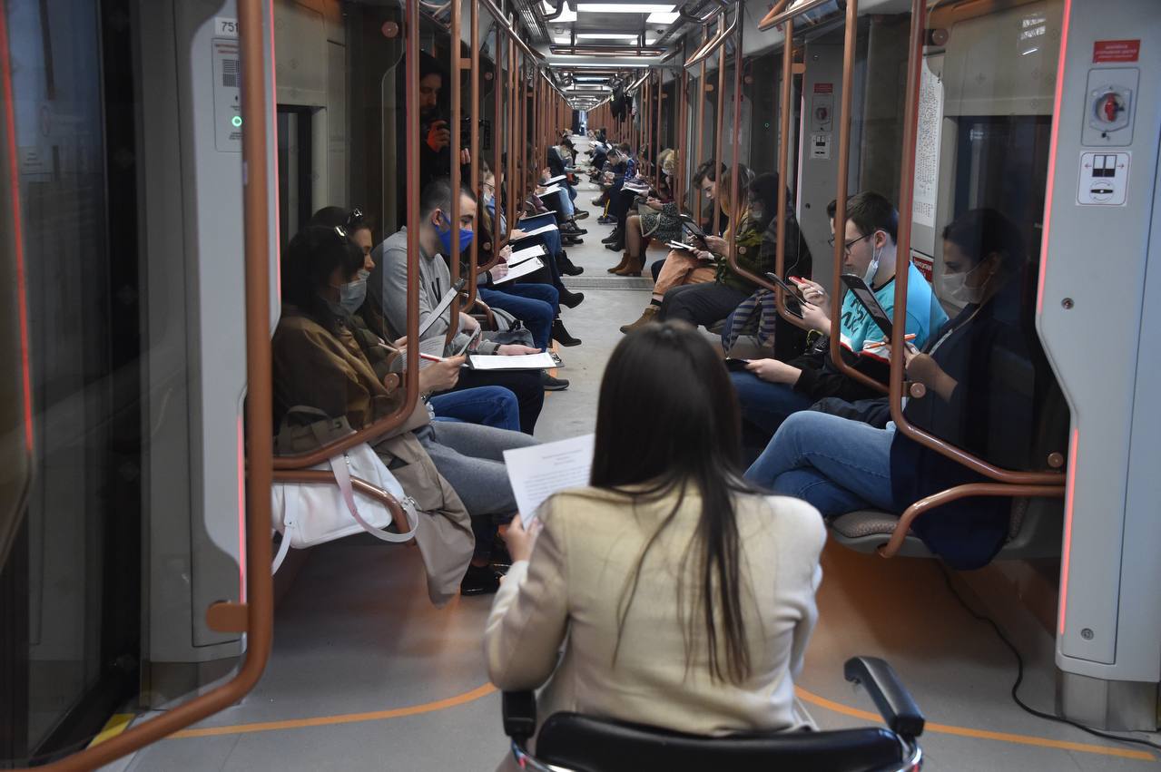 «Тотальный диктант» впервые прошел во всех видах транспорта Москвы