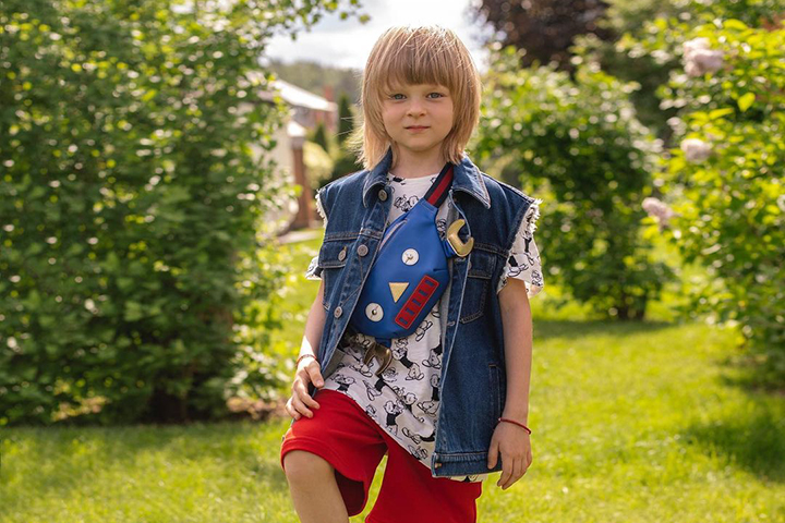 «Ужасно... не могу встать»: Гном Гномыч повредил ногу на Мальдивах