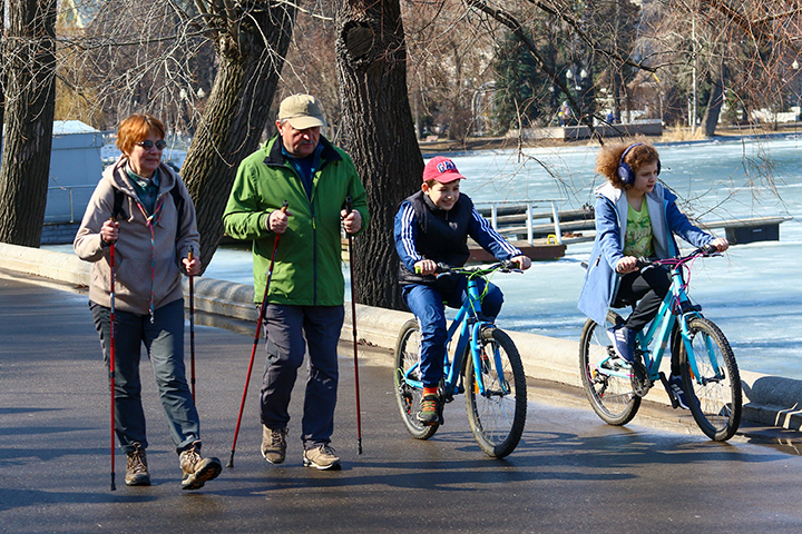 Мишустин поручил правительству подготовить меры поддержки семей с детьми