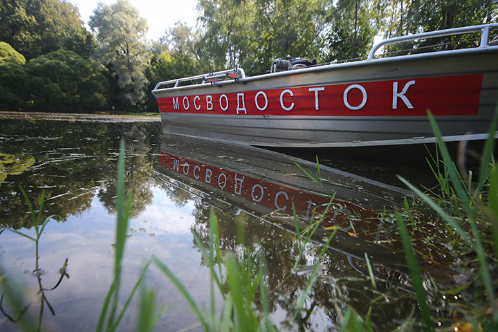Мосводосток начал весеннюю очистку берегов столичных водоемов