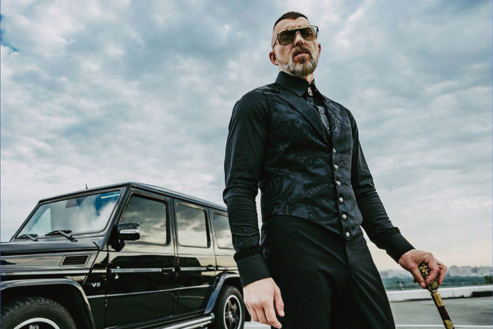 Рэпер Серега объяснил, в каком случае мужчина может ударить женщину