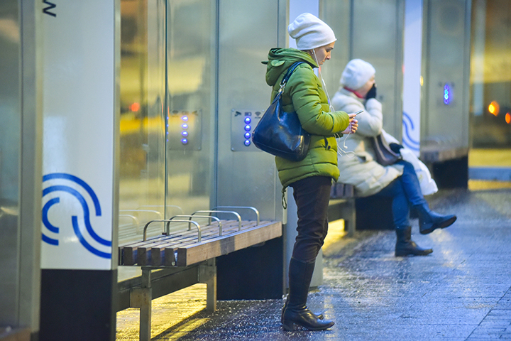 Около 400 современных остановок произвели с начала 2021 года на столичном заводе