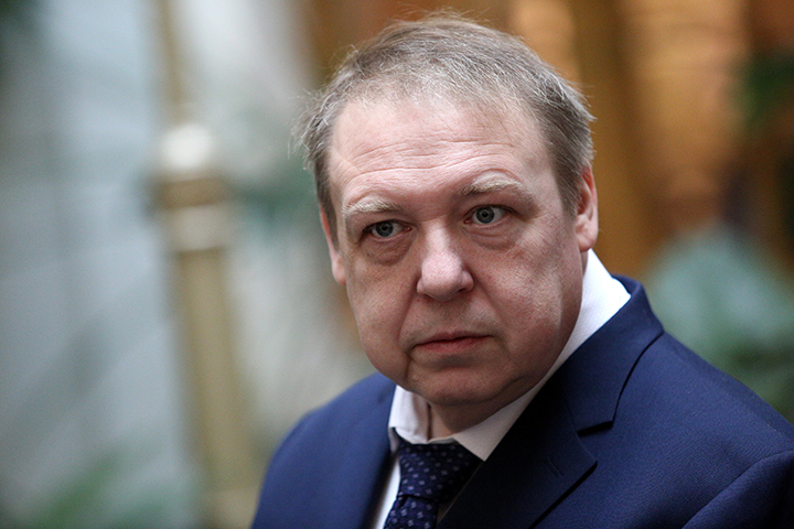 «Видел их только на фото»: актер Семчев рассказал об отношениях с внуками 