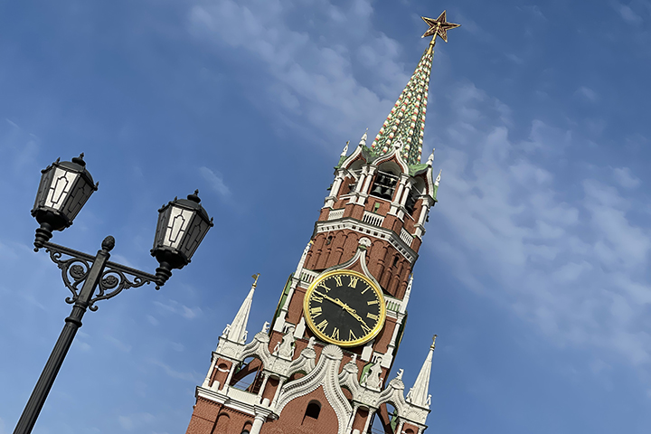 Кремль: Путин поручил Мурашко и Кравцову отправиться в Казань после трагедии в школе