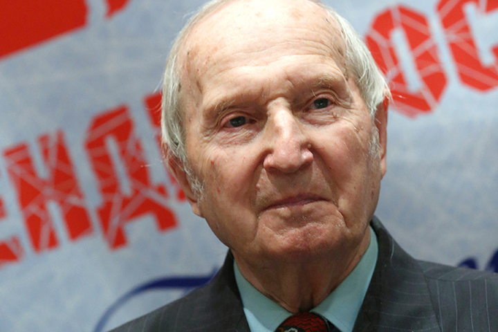 Скончался первый чемпион мира по хоккею в составе сборной СССР Виктор Шувалов