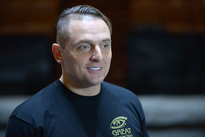 «Готовы лизать чьи-то ботинки»: Аскольд Запашный высказался о покинувших Россию артистах